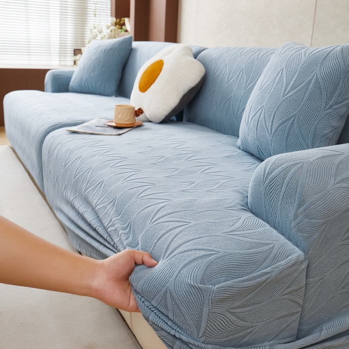 91家纺网 家纺一手货源 找家纺 丝绮鹿 2025新款雕花绒玉叶沙发套直排松紧款 玉叶-淡蓝