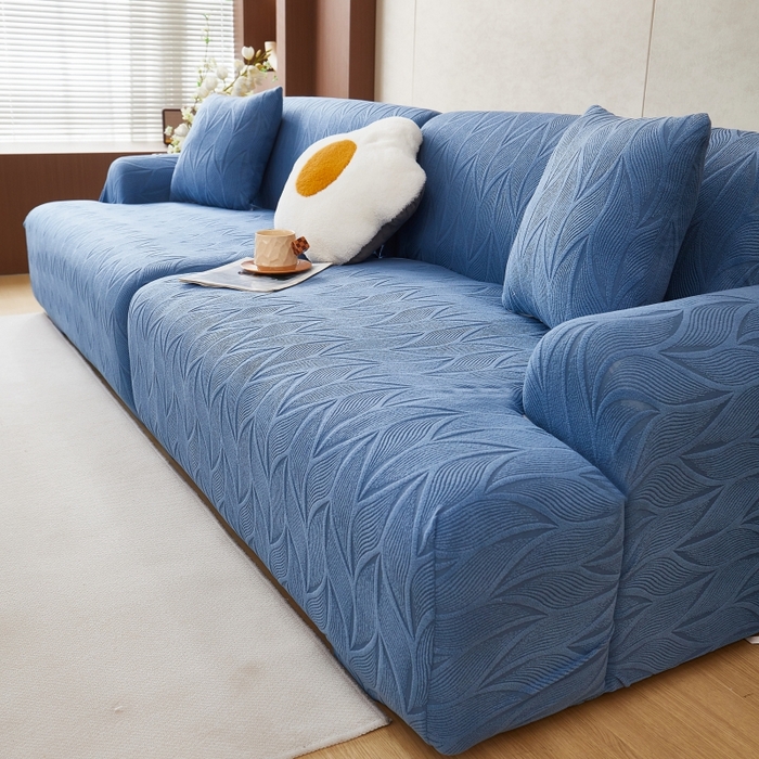 91家纺网 家纺一手货源 找家纺 丝绮鹿 2025新款雕花绒玉叶沙发套直排松紧款 玉叶-水蓝
