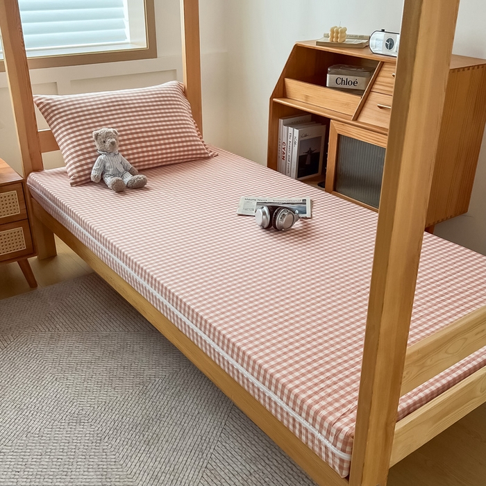 91家纺网 家纺一手货源 找家纺 鸣升家纺 2025新款全棉纯棉色织水洗棉学生三件套 粉小格