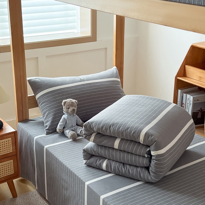 91家纺网 家纺一手货源 找家纺 鸣升家纺 2025新款全棉纯棉色织水洗棉学生三件套 灰条