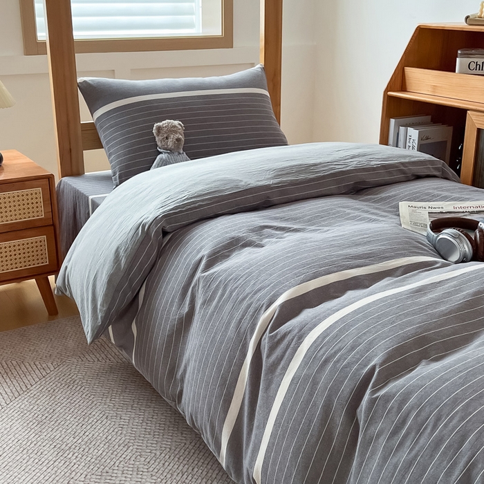 91家纺网 家纺一手货源 找家纺 鸣升家纺 2025新款全棉纯棉色织水洗棉学生三件套 灰条