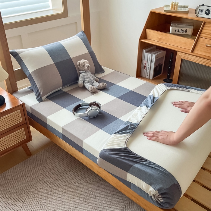 91家纺网 家纺一手货源 找家纺 鸣升家纺 2025新款全棉纯棉色织水洗棉学生三件套 米粽丈青格