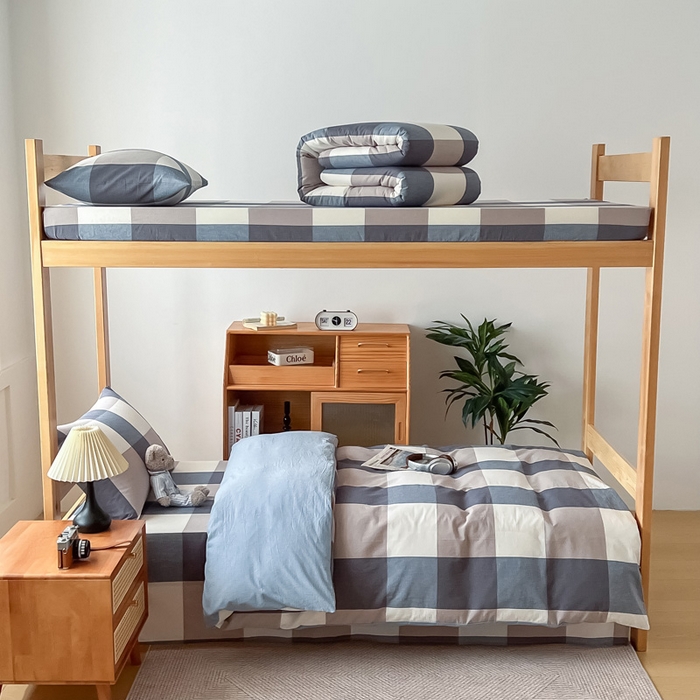 91家纺网 家纺一手货源 找家纺 鸣升家纺 2025新款全棉纯棉色织水洗棉学生三件套 米粽丈青格