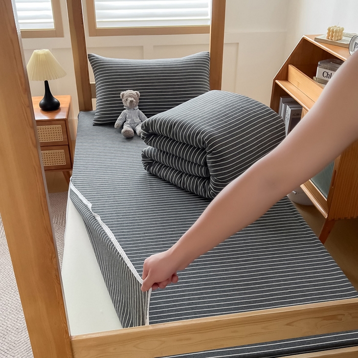 91家纺网 家纺一手货源 找家纺 鸣升家纺 2025新款全棉纯棉色织水洗棉学生三件套 中灰条