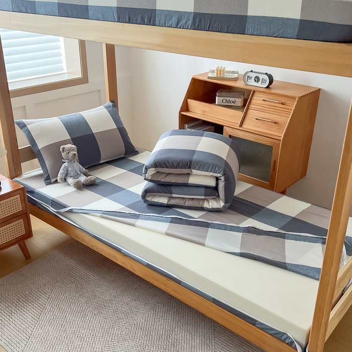 91家纺网 家纺一手货源 找家纺 九沐良品 2025新款全棉纯棉色织水洗棉学生三件套宿舍三件套上下铺三件套 米粽丈青格