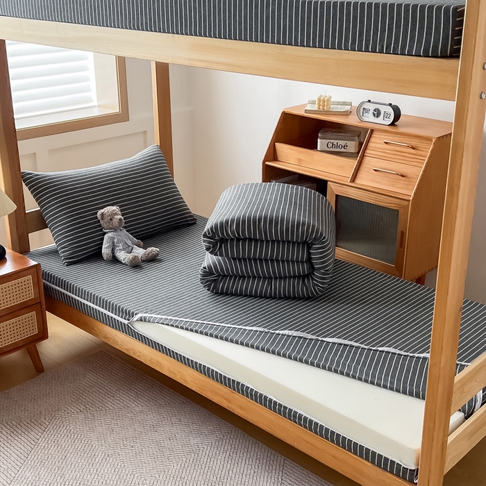 91家纺网 家纺一手货源 找家纺 九沐良品 2025新款全棉纯棉色织水洗棉学生三件套宿舍三件套上下铺三件套 中灰条