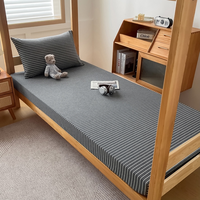 91家纺网 家纺一手货源 找家纺 九沐良品 2025新款全棉纯棉色织水洗棉学生三件套宿舍三件套上下铺三件套 中灰条