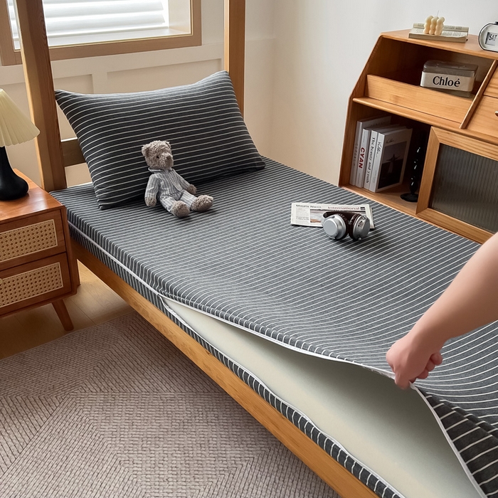 91家纺网 家纺一手货源 找家纺 九沐良品 2025新款全棉纯棉色织水洗棉学生三件套宿舍三件套上下铺三件套 中灰条