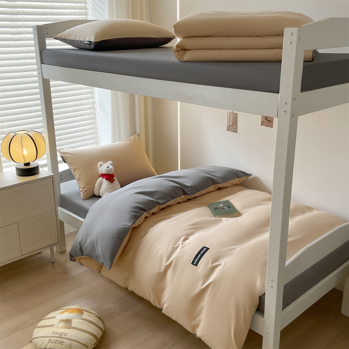 91家纺网 家纺一手货源 找家纺 笙意家纺 2025新款全棉纯棉简约黑标学生三件套 黑标款-奶茶+中灰