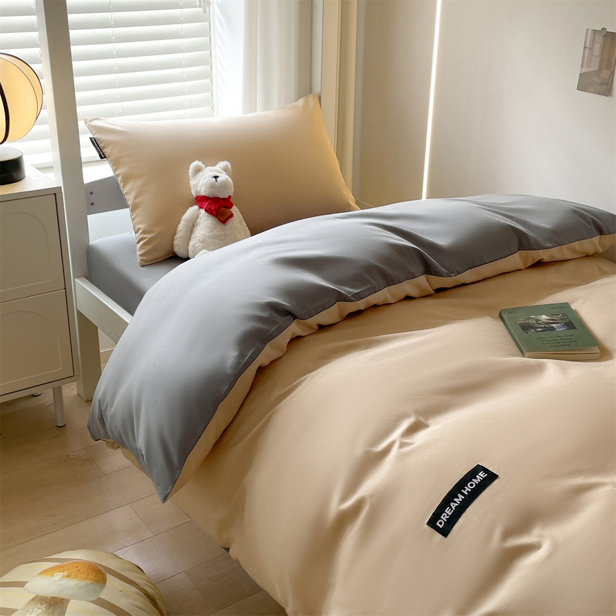 91家纺网 家纺一手货源 找家纺 笙意家纺 2025新款全棉纯棉简约黑标学生三件套 黑标款-奶茶+中灰