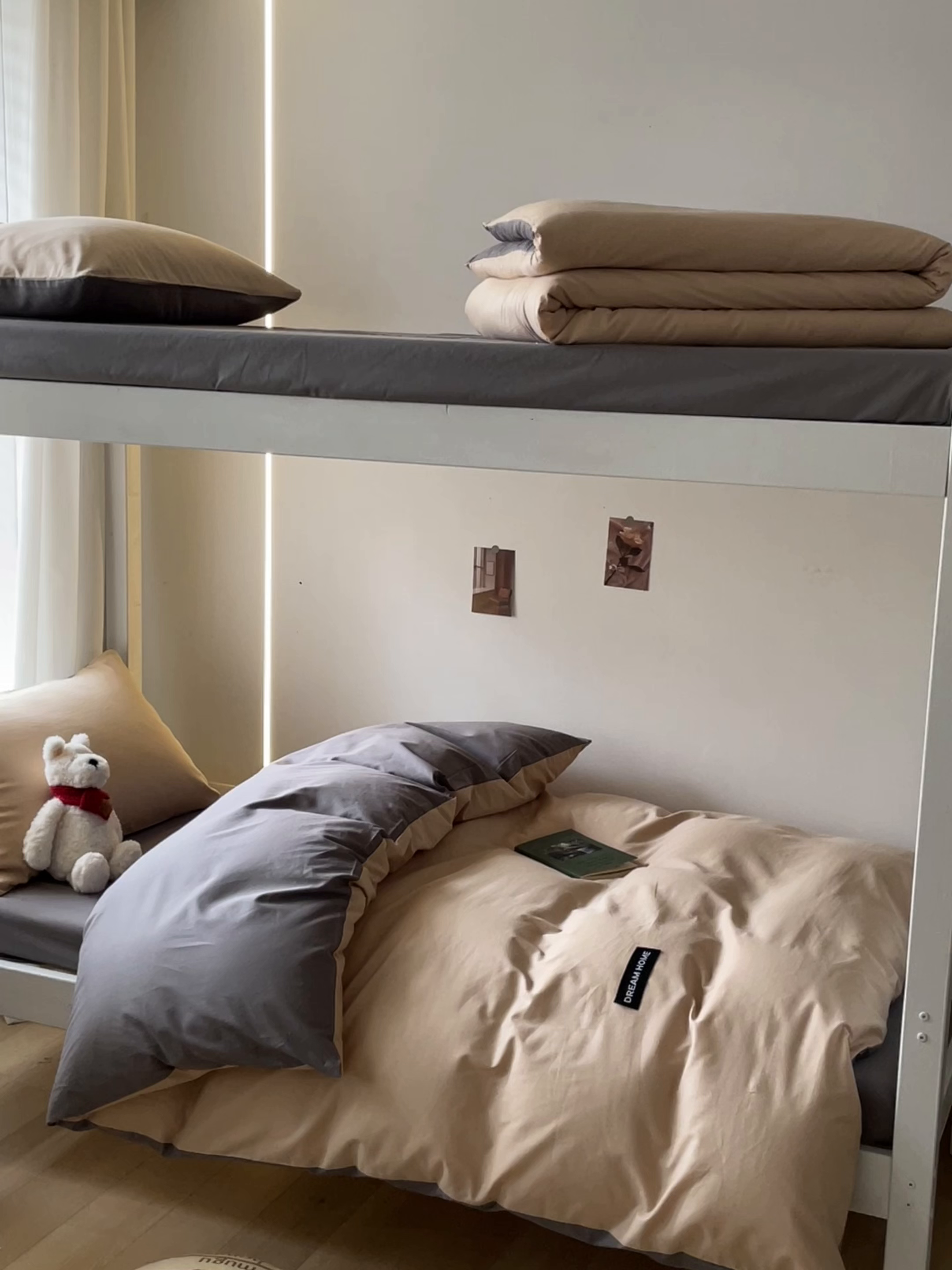 91家纺网 家纺一手货源 找家纺 笙意家纺 2025新款全棉纯棉简约黑标学生三件套 黑标款-奶茶+中灰