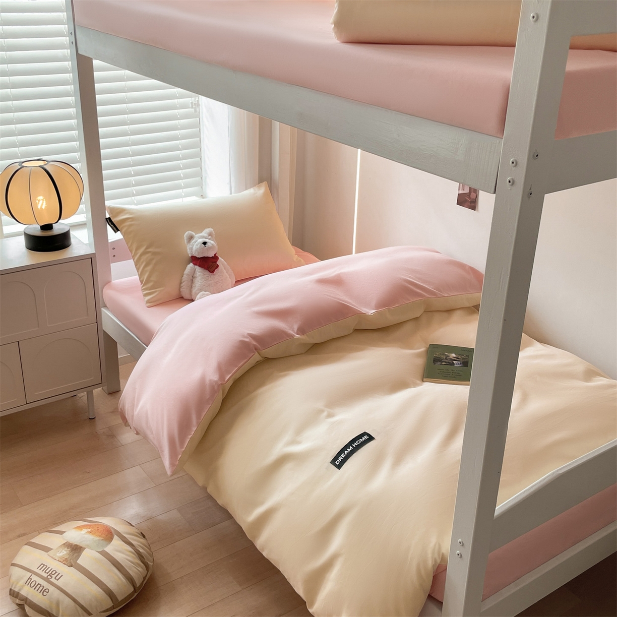 91家纺网 家纺一手货源 找家纺 笙意家纺 2025新款全棉纯棉简约黑标学生三件套 黑标款-奶昔白+奶油粉