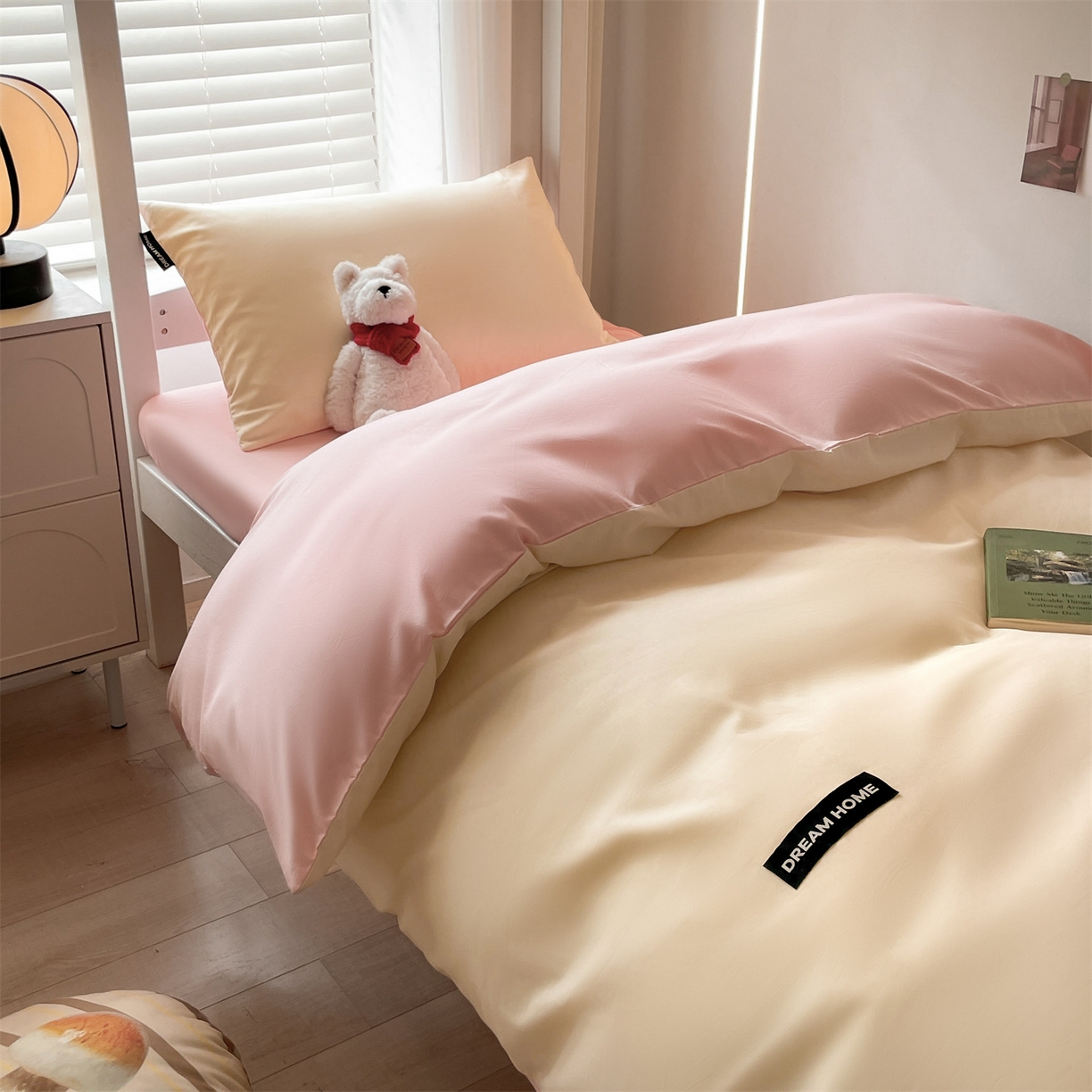 91家纺网 家纺一手货源 找家纺 笙意家纺 2025新款全棉纯棉简约黑标学生三件套 黑标款-奶昔白+奶油粉