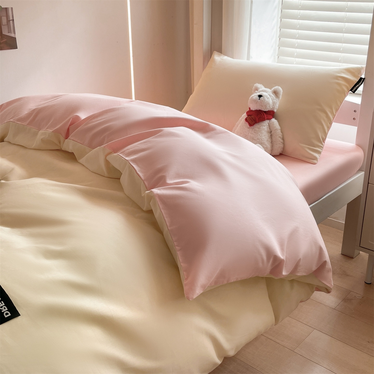 91家纺网 家纺一手货源 找家纺 笙意家纺 2025新款全棉纯棉简约黑标学生三件套 黑标款-奶昔白+奶油粉