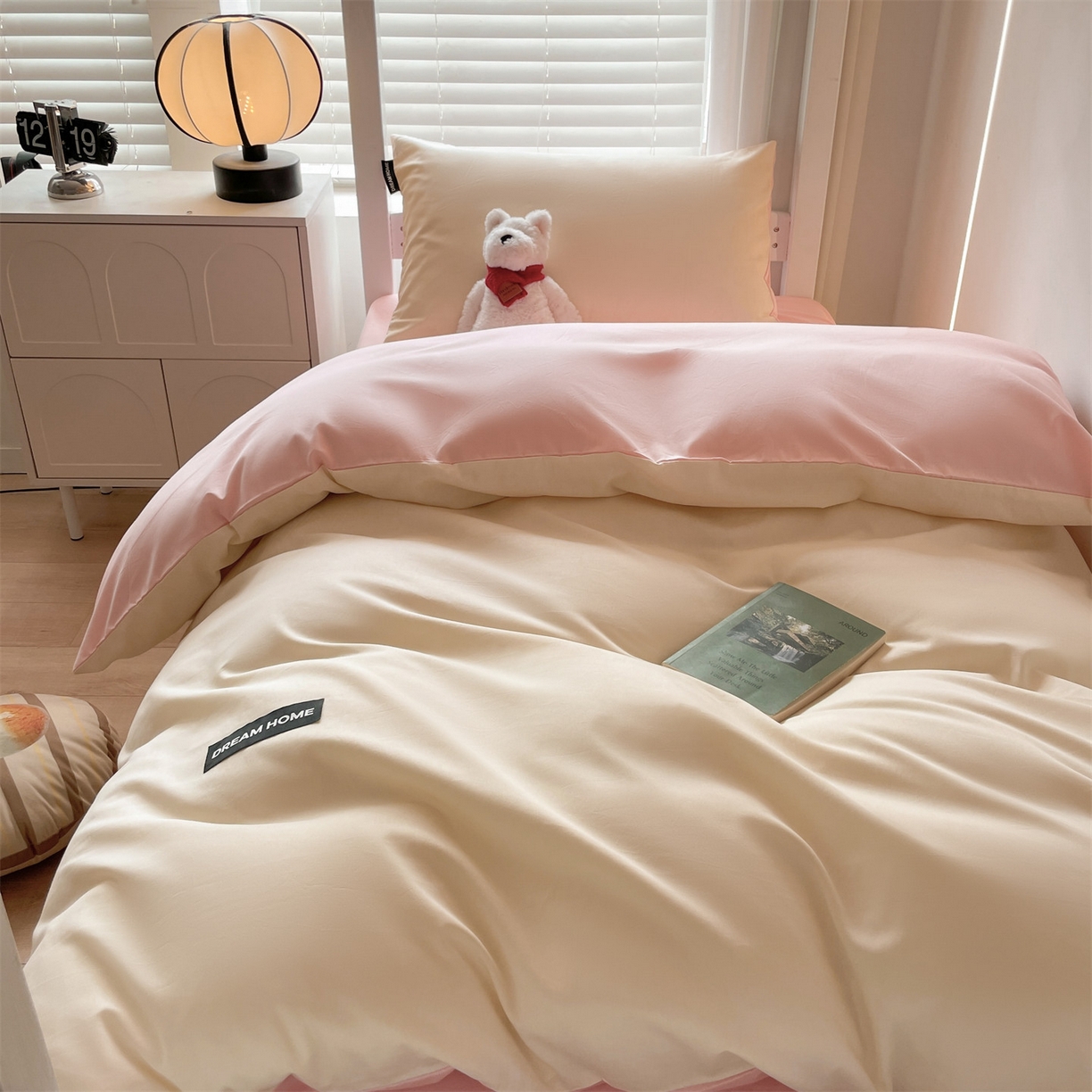 91家纺网 家纺一手货源 找家纺 笙意家纺 2025新款全棉纯棉简约黑标学生三件套 黑标款-奶昔白+奶油粉