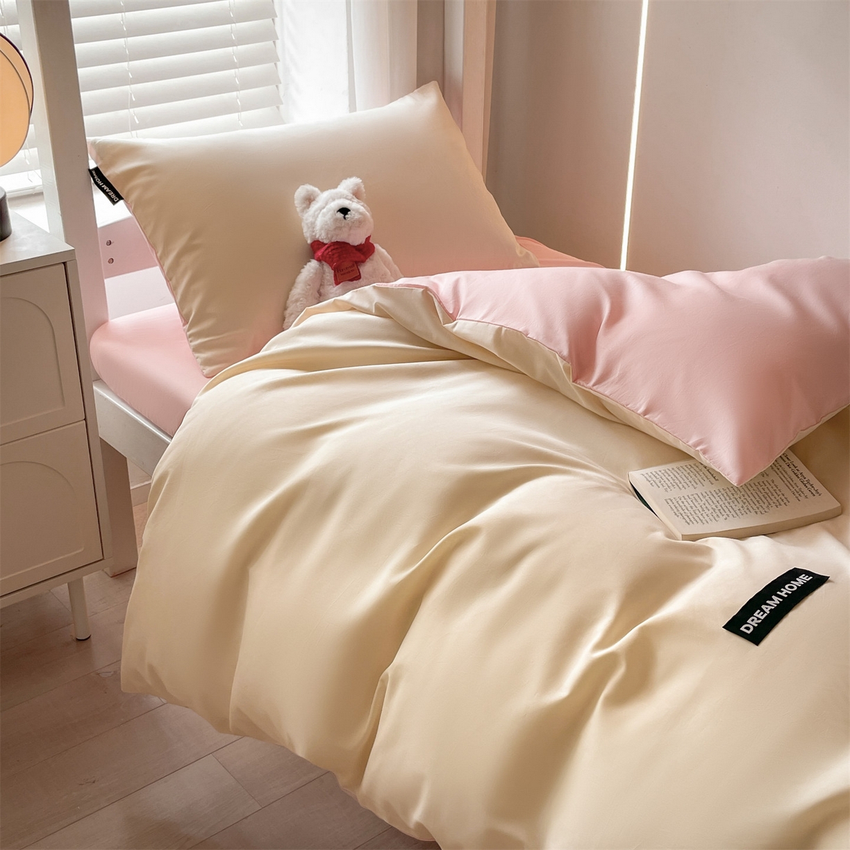 91家纺网 家纺一手货源 找家纺 笙意家纺 2025新款全棉纯棉简约黑标学生三件套 黑标款-奶昔白+奶油粉