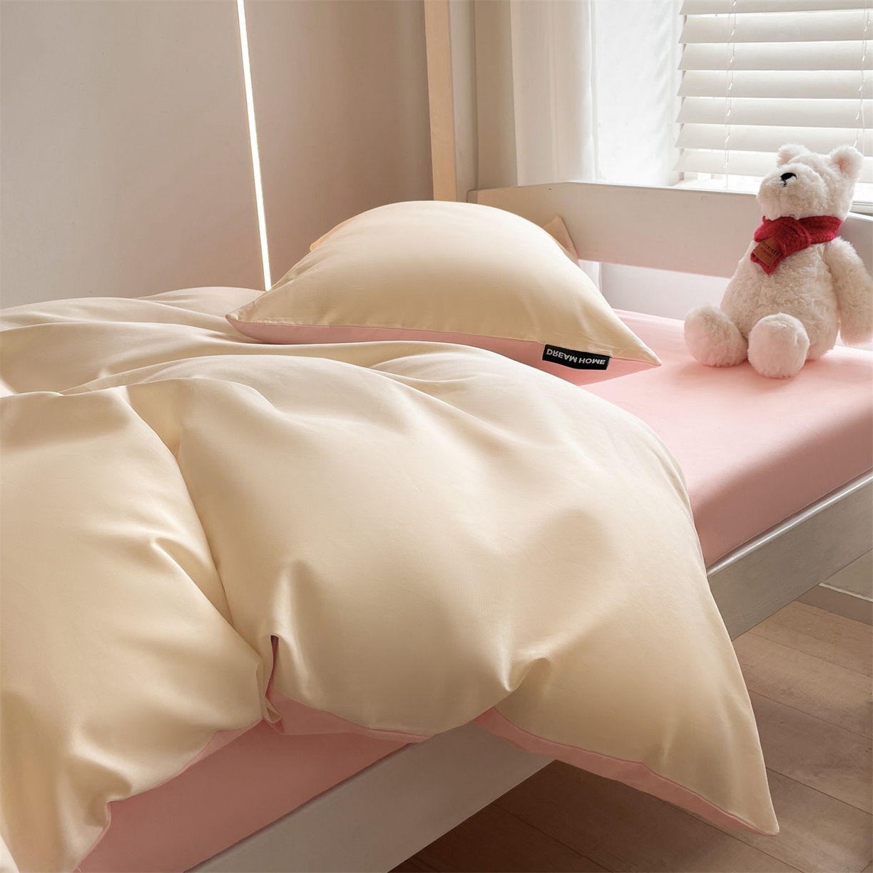 91家纺网 家纺一手货源 找家纺 笙意家纺 2025新款全棉纯棉简约黑标学生三件套 黑标款-奶昔白+奶油粉