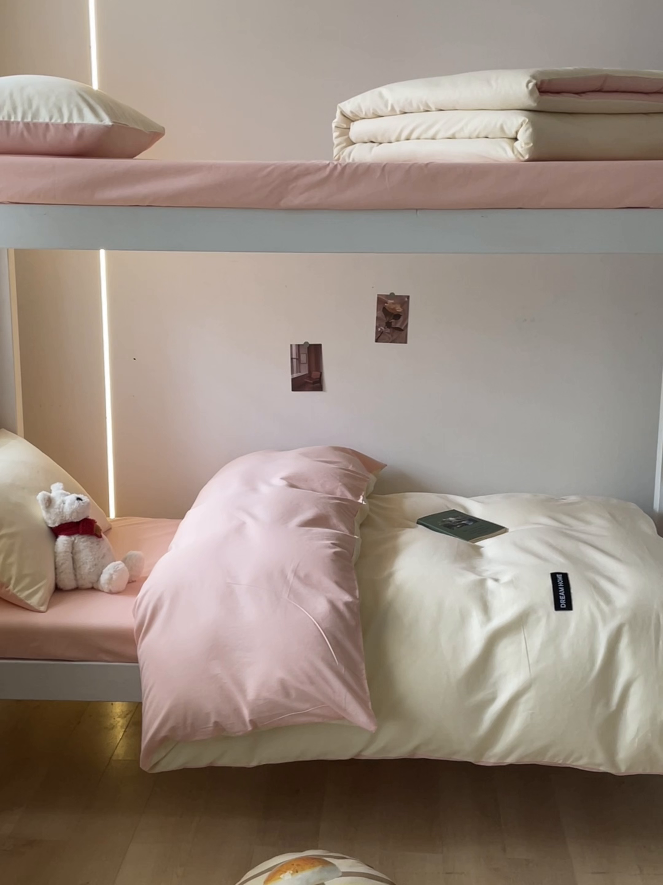 91家纺网 家纺一手货源 找家纺 笙意家纺 2025新款全棉纯棉简约黑标学生三件套 黑标款-奶昔白+奶油粉