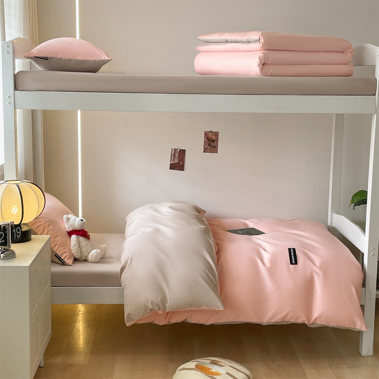 91家纺网 家纺一手货源 找家纺 笙意家纺 2025新款全棉纯棉简约黑标学生三件套 黑标款-奶油粉+山灰