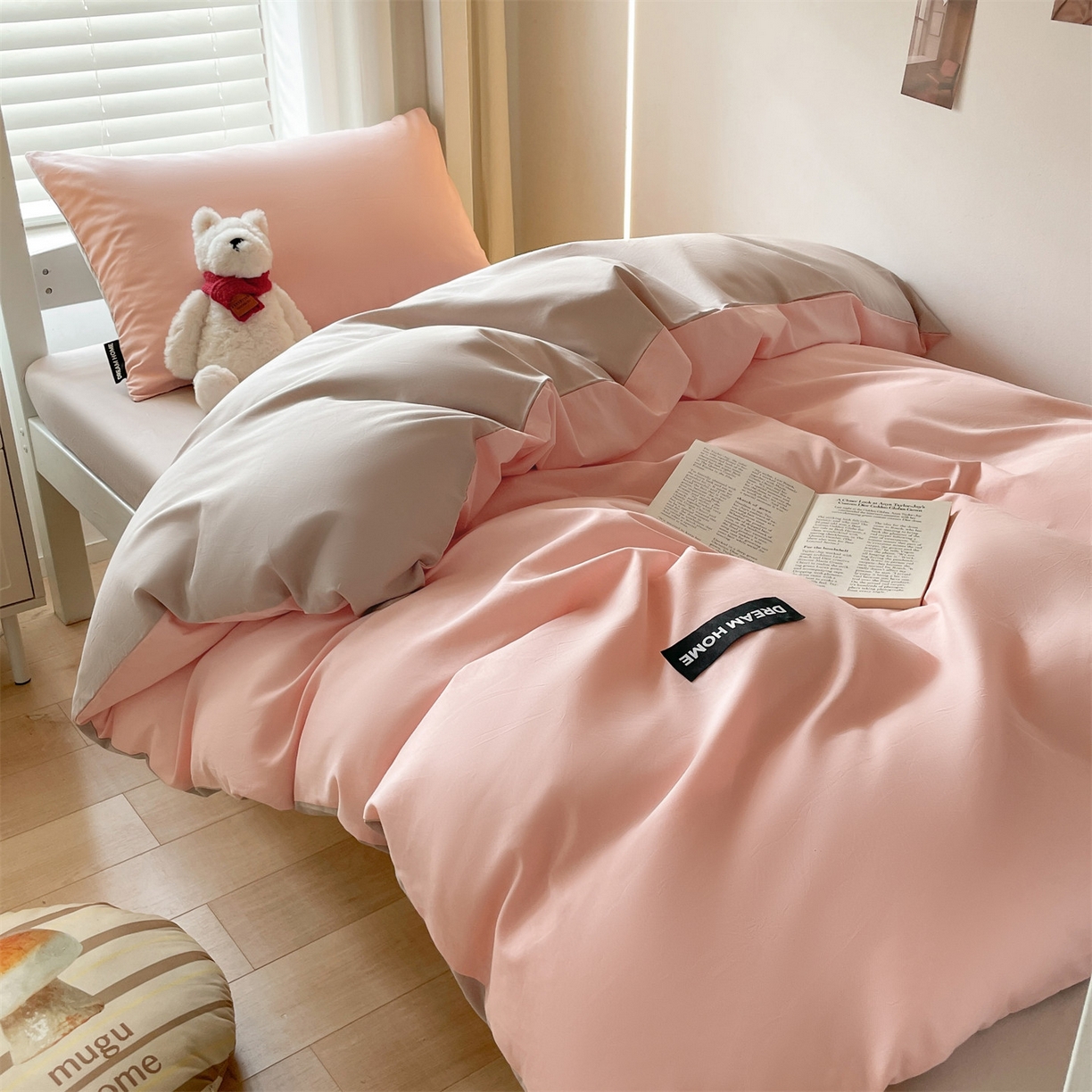 91家纺网 家纺一手货源 找家纺 笙意家纺 2025新款全棉纯棉简约黑标学生三件套 黑标款-奶油粉+山灰