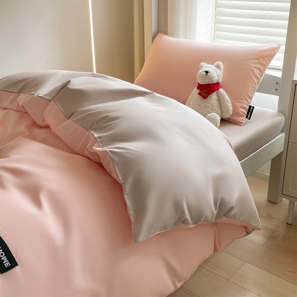 91家纺网 家纺一手货源 找家纺 笙意家纺 2025新款全棉纯棉简约黑标学生三件套 黑标款-奶油粉+山灰