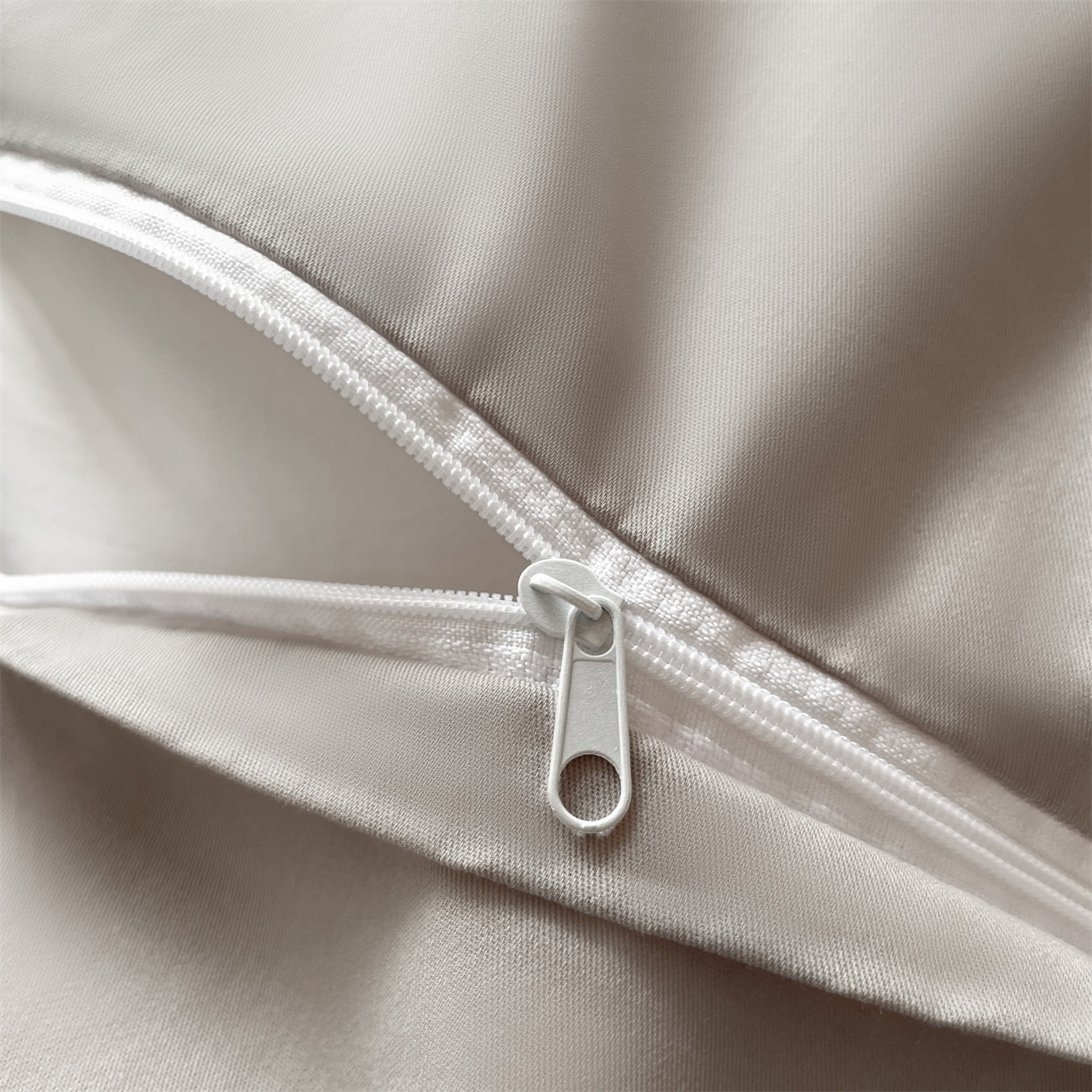 91家纺网 家纺一手货源 找家纺 笙意家纺 2025新款全棉纯棉简约黑标学生三件套 黑标款-奶油粉+山灰