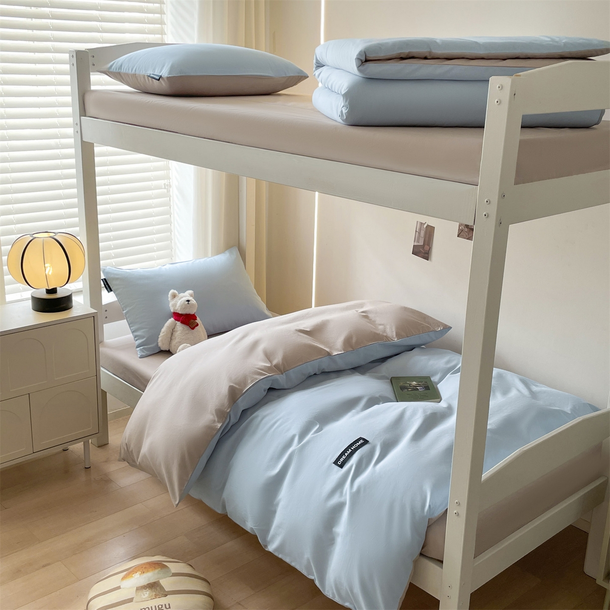 91家纺网 家纺一手货源 找家纺 笙意家纺 2025新款全棉纯棉简约黑标学生三件套 黑标款-天空蓝+山灰