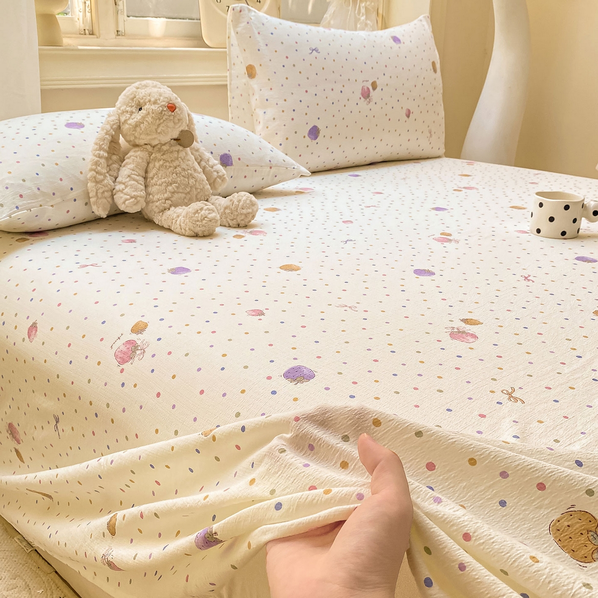 91家纺网 家纺一手货源 找家纺 眠势力 2025新款云感双层纱床单三件套ins奶油风学生宿舍床单四季通用 点点草莓