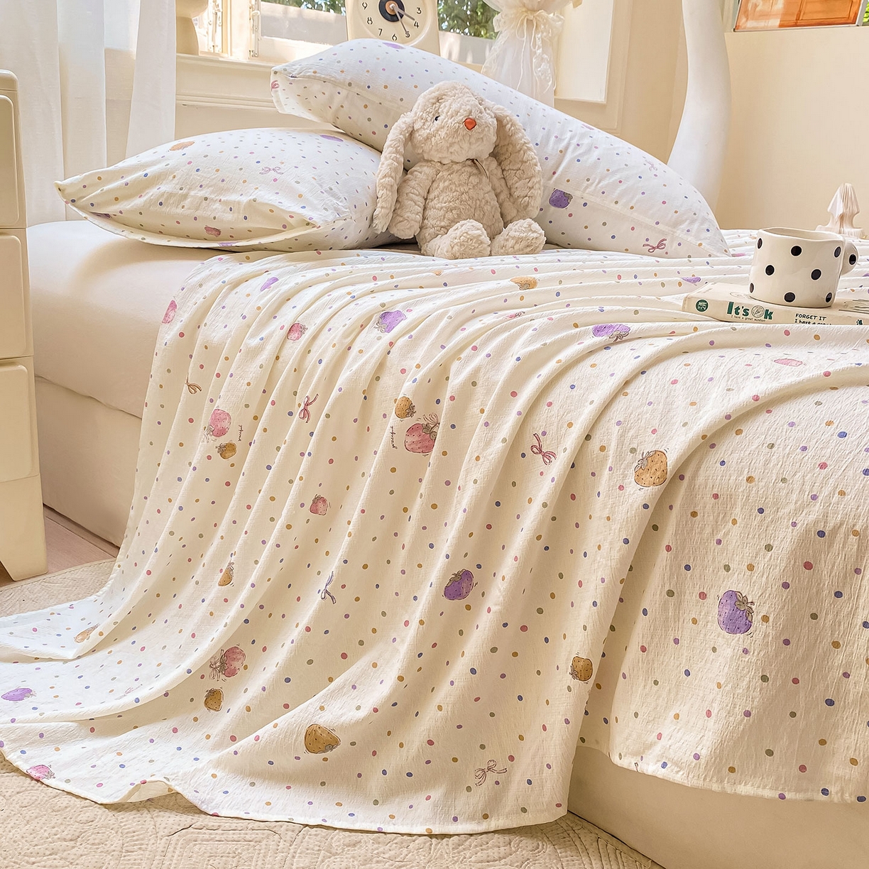 91家纺网 家纺一手货源 找家纺 眠势力 2025新款云感双层纱床单三件套ins奶油风学生宿舍床单四季通用 点点草莓