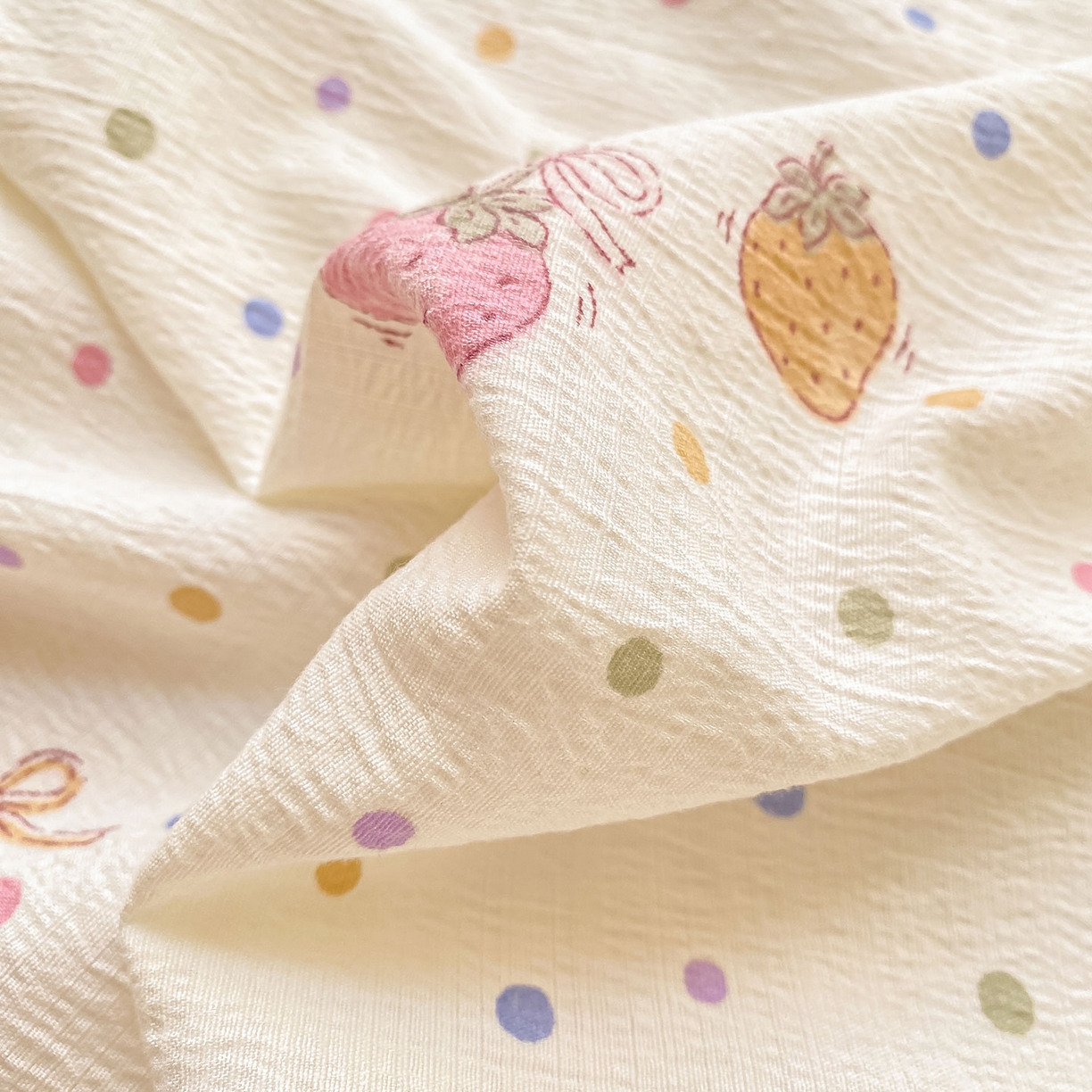 91家纺网 家纺一手货源 找家纺 眠势力 2025新款云感双层纱床单三件套ins奶油风学生宿舍床单四季通用 点点草莓