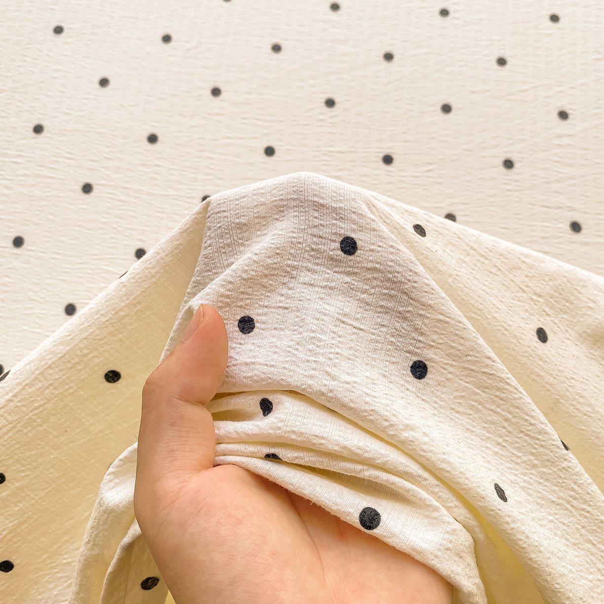 91家纺网 家纺一手货源 找家纺 眠势力 2025新款云感双层纱床单三件套ins奶油风学生宿舍床单四季通用 极简波点