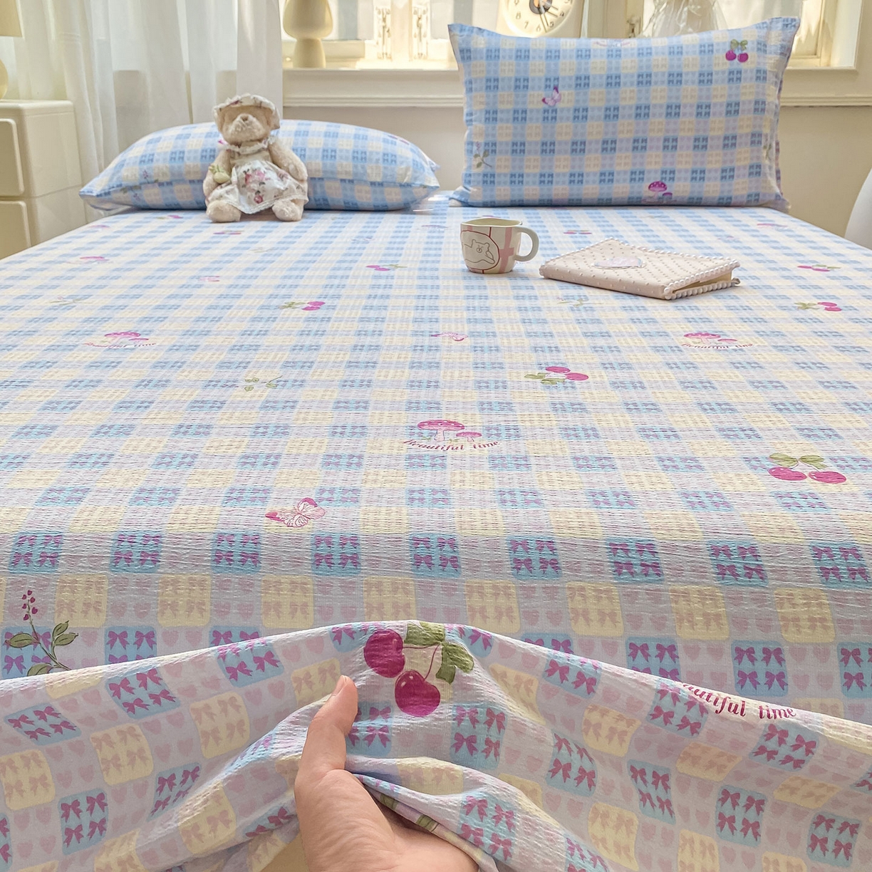 91家纺网 家纺一手货源 找家纺 眠势力 2025新款云感双层纱床单三件套ins奶油风学生宿舍床单四季通用 甜樱蜜语