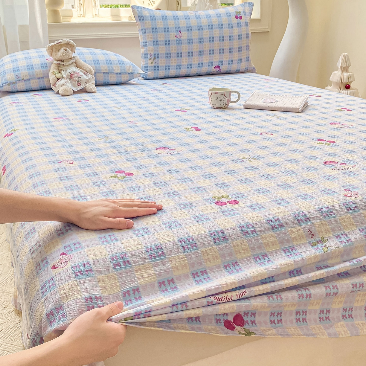 91家纺网 家纺一手货源 找家纺 眠势力 2025新款云感双层纱床单三件套ins奶油风学生宿舍床单四季通用 甜樱蜜语