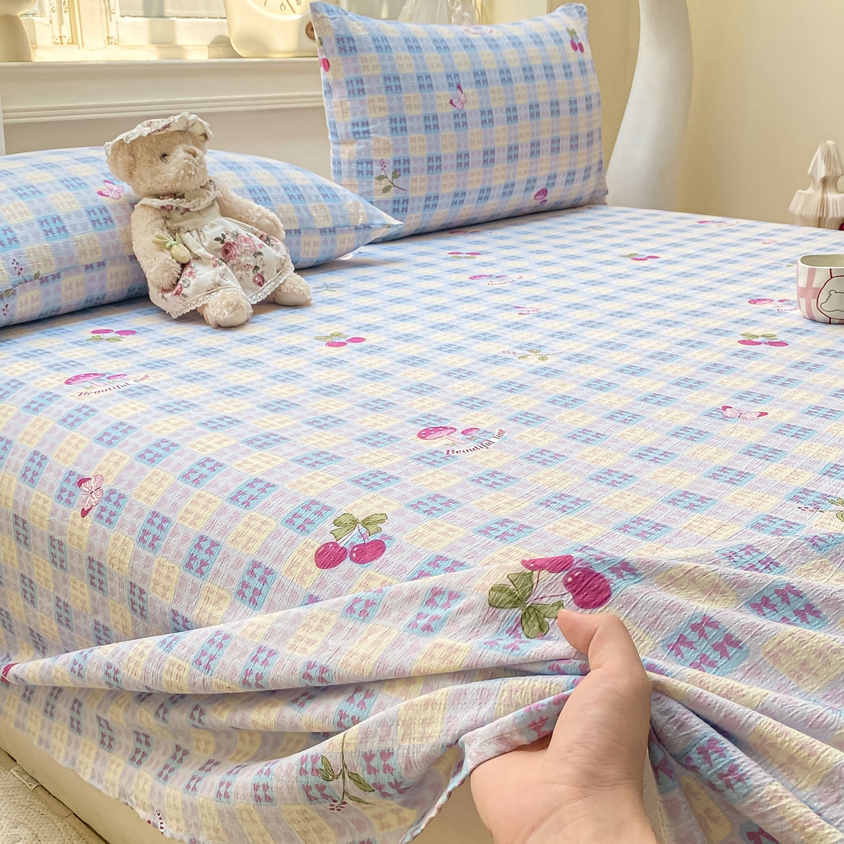 91家纺网 家纺一手货源 找家纺 眠势力 2025新款云感双层纱床单三件套ins奶油风学生宿舍床单四季通用 甜樱蜜语