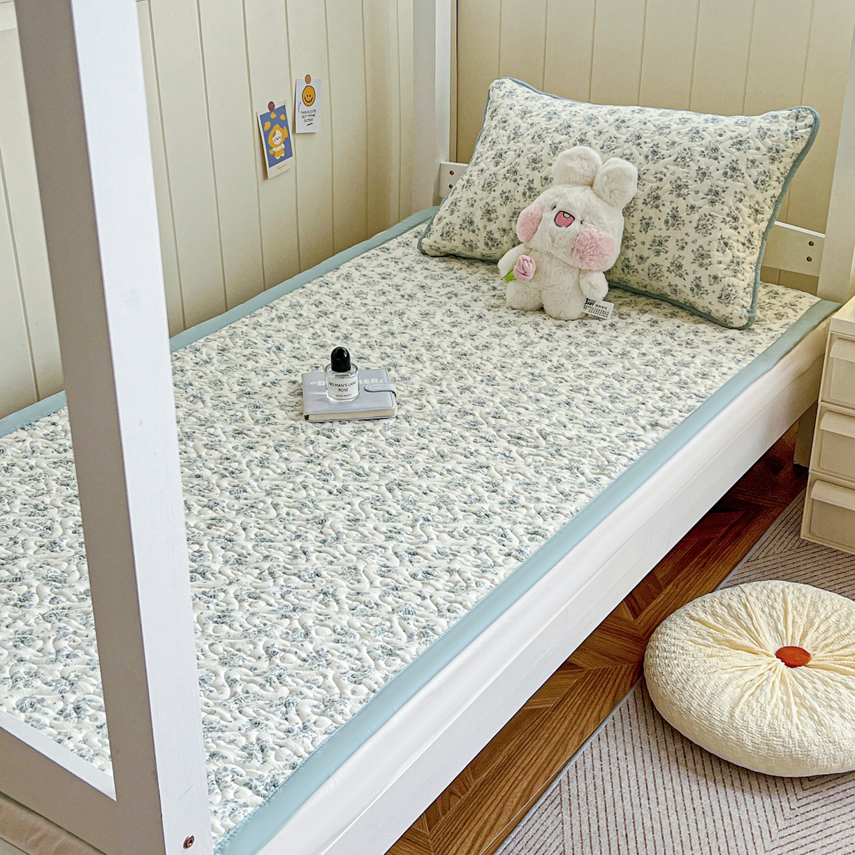 91家纺网 家纺一手货源 找家纺 纽缦家纺 2025新款A类水洗棉学生床垫垫子 春日与玫瑰