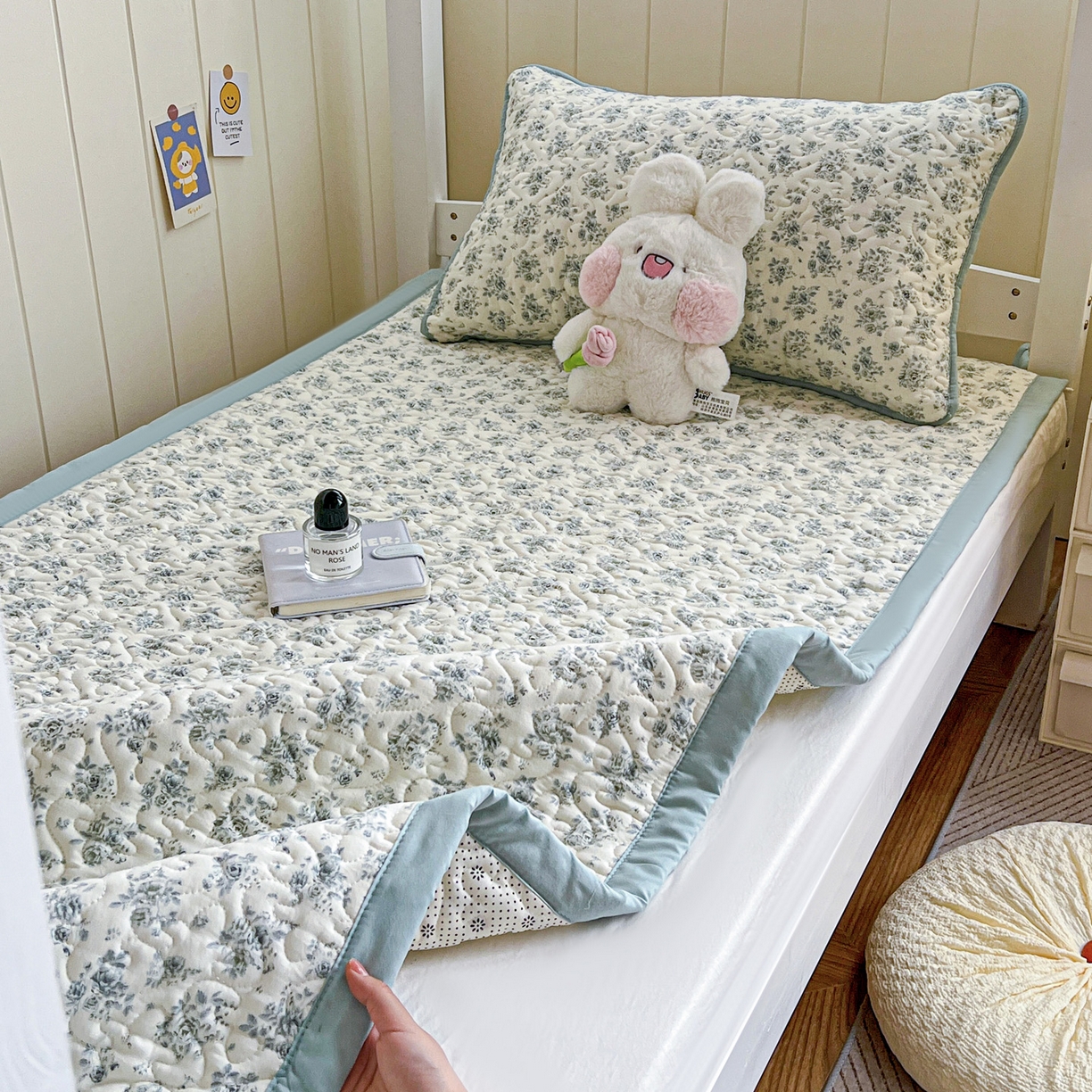 91家纺网 家纺一手货源 找家纺 纽缦家纺 2025新款A类水洗棉学生床垫垫子 春日与玫瑰