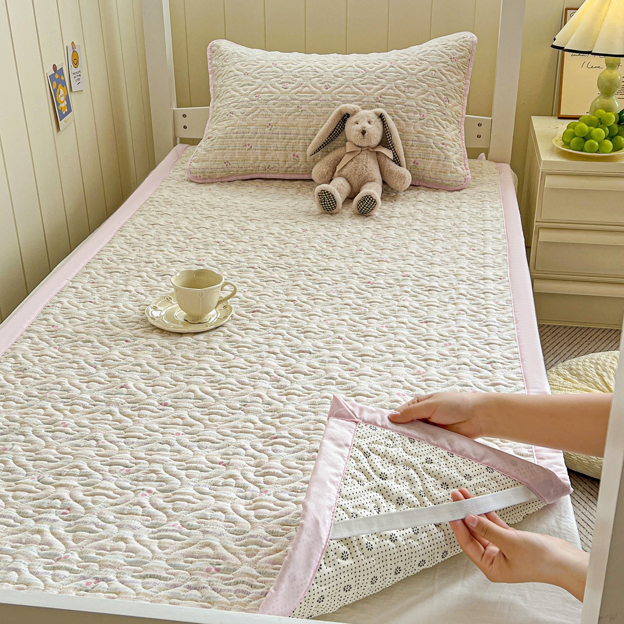 91家纺网 家纺一手货源 找家纺 纽缦家纺 2025新款A类水洗棉学生床垫垫子 甜樱恋曲