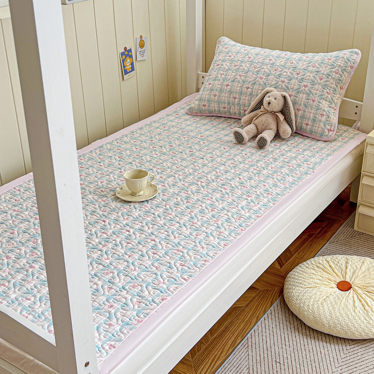 91家纺网 家纺一手货源 找家纺 纽缦家纺 2025新款A类水洗棉学生床垫垫子 温暖粉心