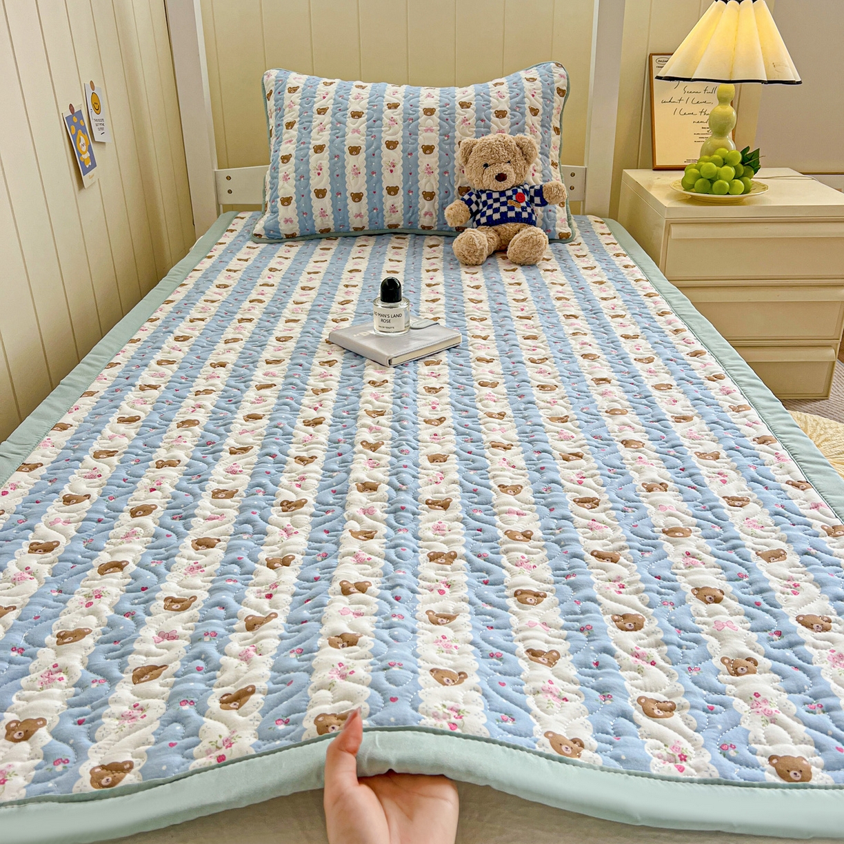 纽缦家纺 2025新款A类水洗棉学生床垫垫子 小熊拉钩蓝