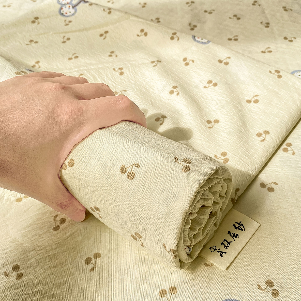 91家纺网 家纺一手货源 找家纺 眠势力 2025新款云感双层纱床单三件套ins奶油风学生宿舍床单四季通用 樱桃丸子