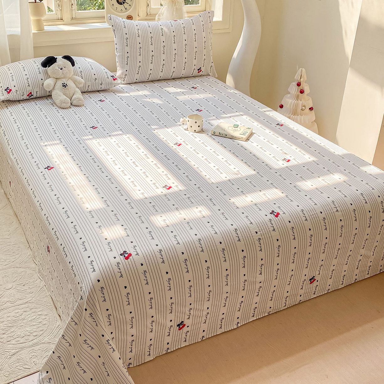 91家纺网 家纺一手货源 找家纺 眠势力 2025新款云感双层纱床单三件套ins奶油风学生宿舍床单四季通用 字母樱桃