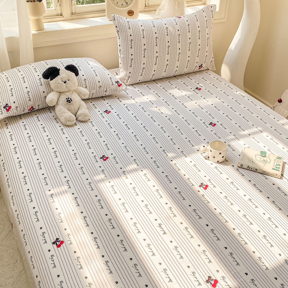 91家纺网 家纺一手货源 找家纺 眠势力 2025新款云感双层纱床单三件套ins奶油风学生宿舍床单四季通用 字母樱桃