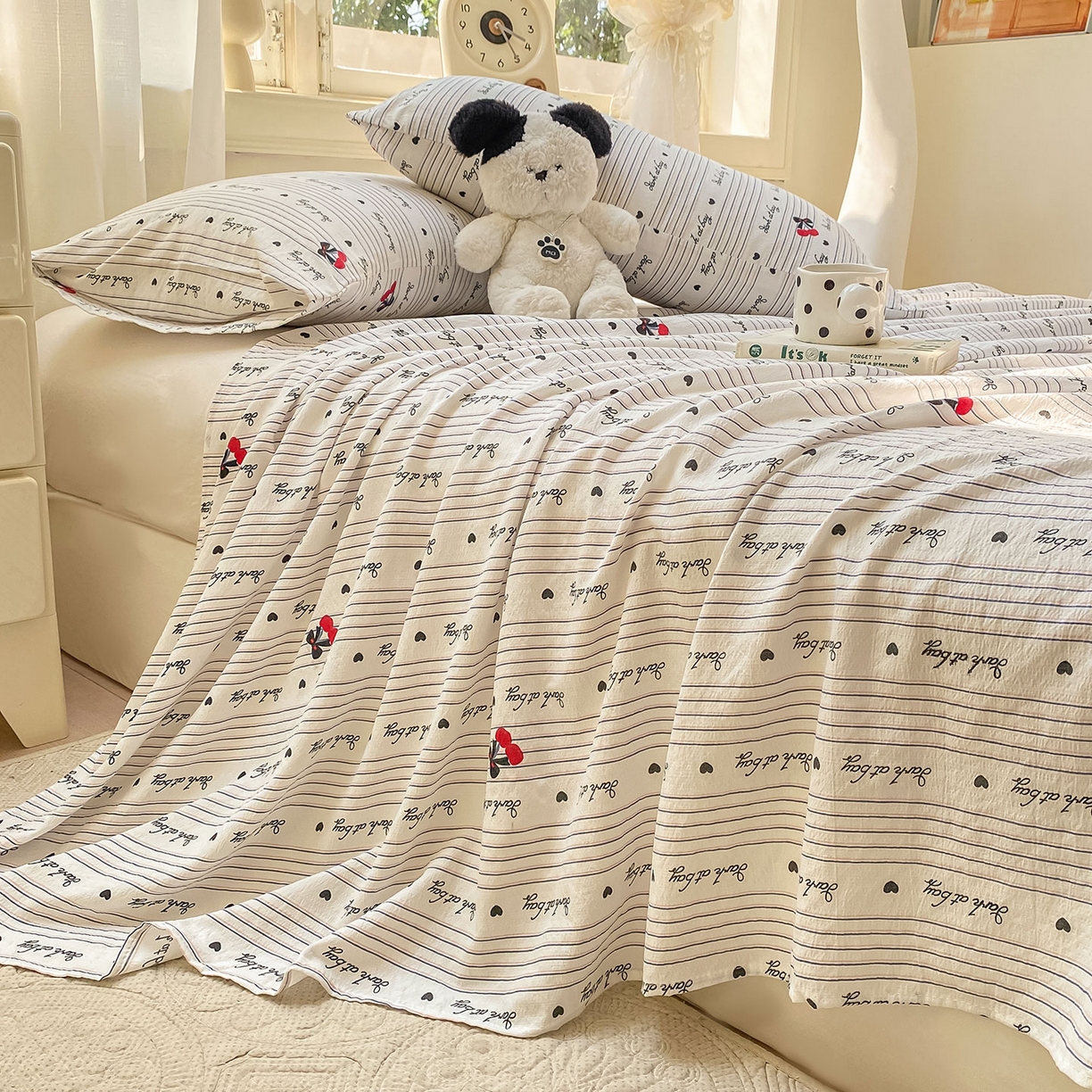 91家纺网 家纺一手货源 找家纺 眠势力 2025新款云感双层纱床单三件套ins奶油风学生宿舍床单四季通用 字母樱桃