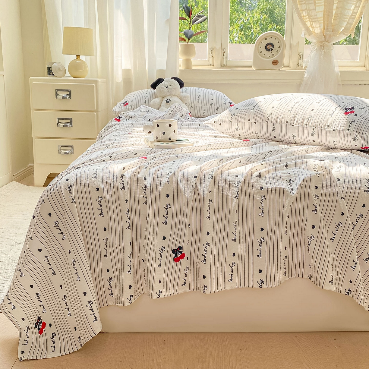 91家纺网 家纺一手货源 找家纺 眠势力 2025新款云感双层纱床单三件套ins奶油风学生宿舍床单四季通用 字母樱桃