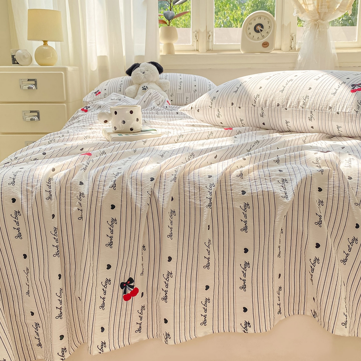 91家纺网 家纺一手货源 找家纺 眠势力 2025新款云感双层纱床单三件套ins奶油风学生宿舍床单四季通用 字母樱桃