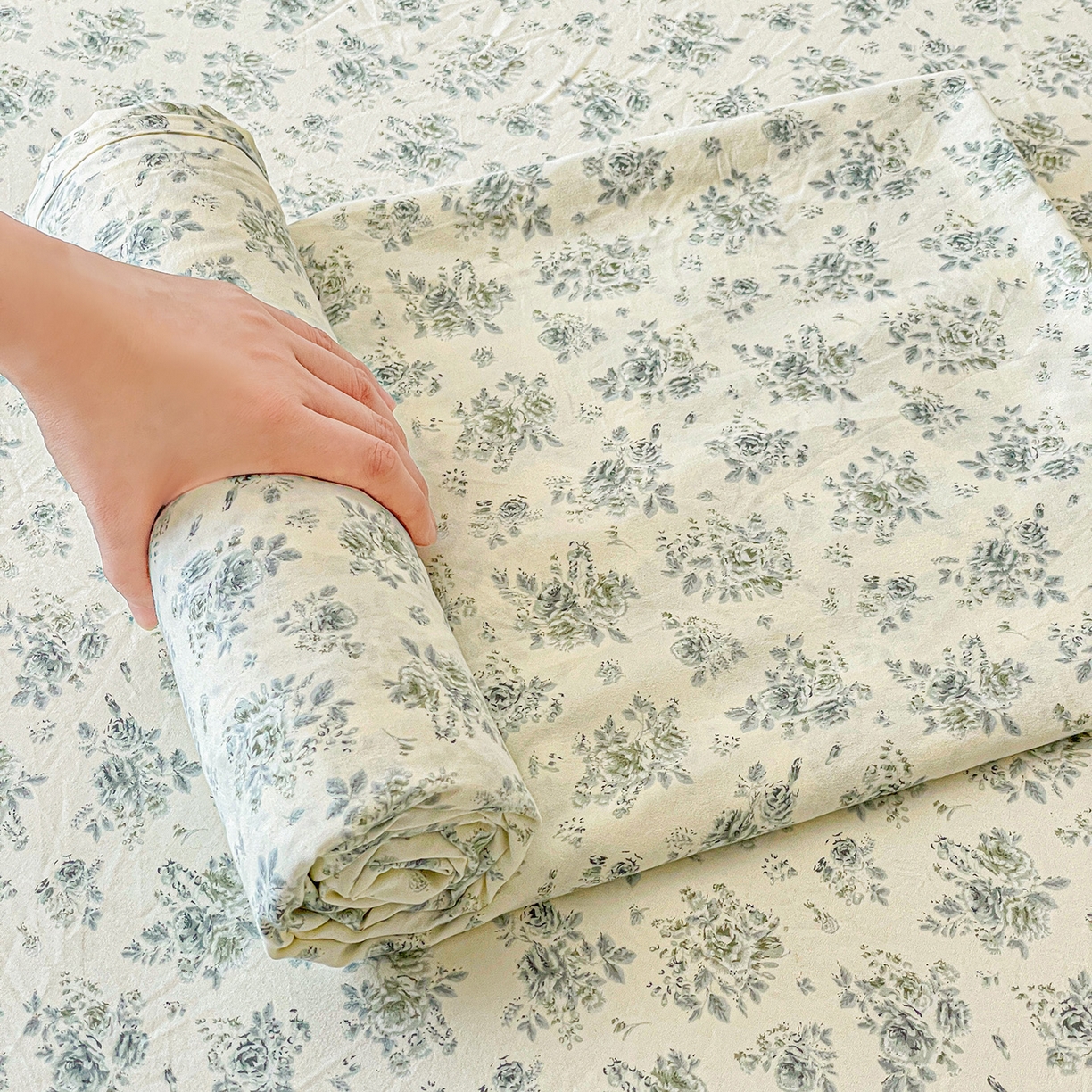 91家纺网 家纺一手货源 找家纺 纽缦家纺 2025新款水洗双层纱床单 春日与玫瑰