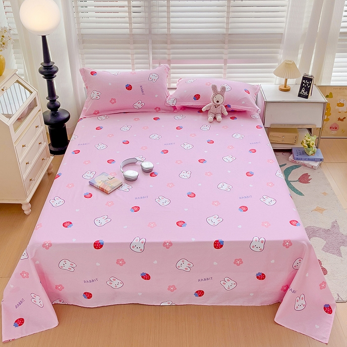 91家纺网 家纺一手货源 找家纺 纽缦家纺 2025新款纯棉斜纹床单单品床单床单单件 草莓兔粉