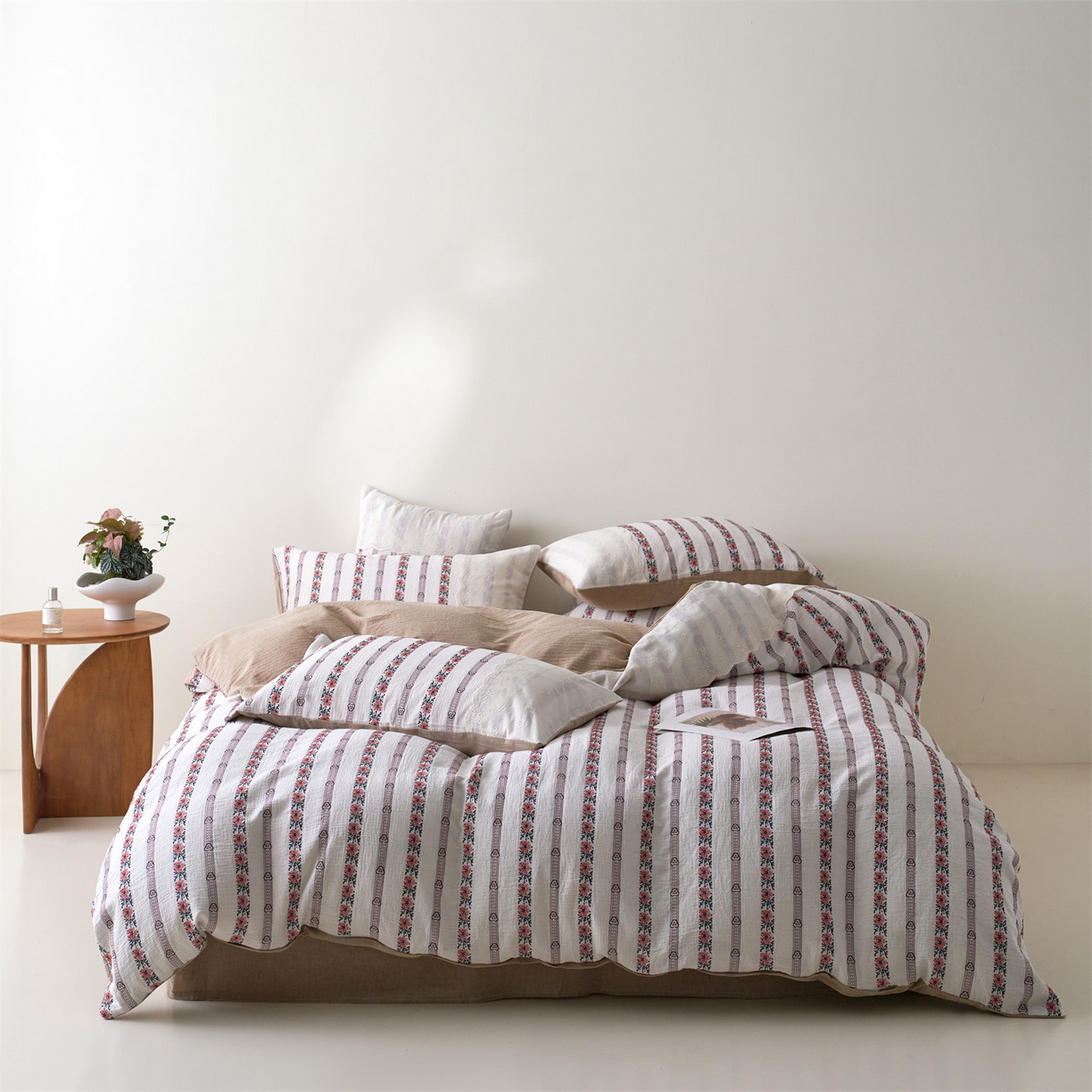 91家纺网 家纺一手货源 找家纺 （总）久典家居 2025新款60S复古色织双层纱提花四件套