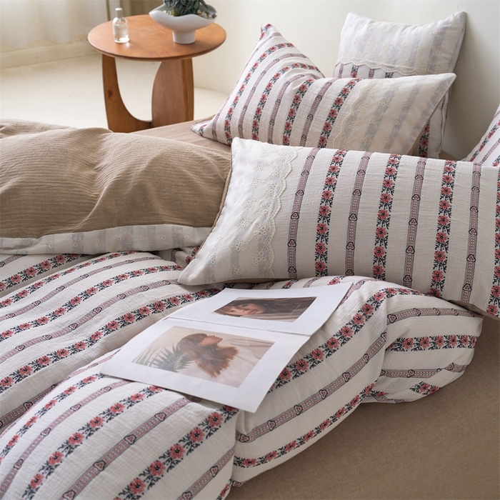 91家纺网 家纺一手货源 找家纺 久典家居 2025新款60S复古色织双层纱提花四件套 礼花颂