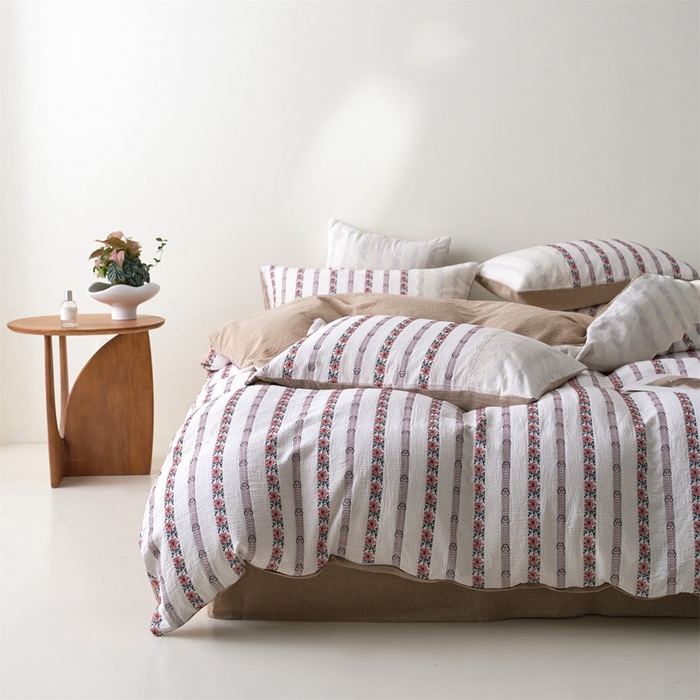 91家纺网 家纺一手货源 找家纺 久典家居 2025新款60S复古色织双层纱提花四件套 礼花颂